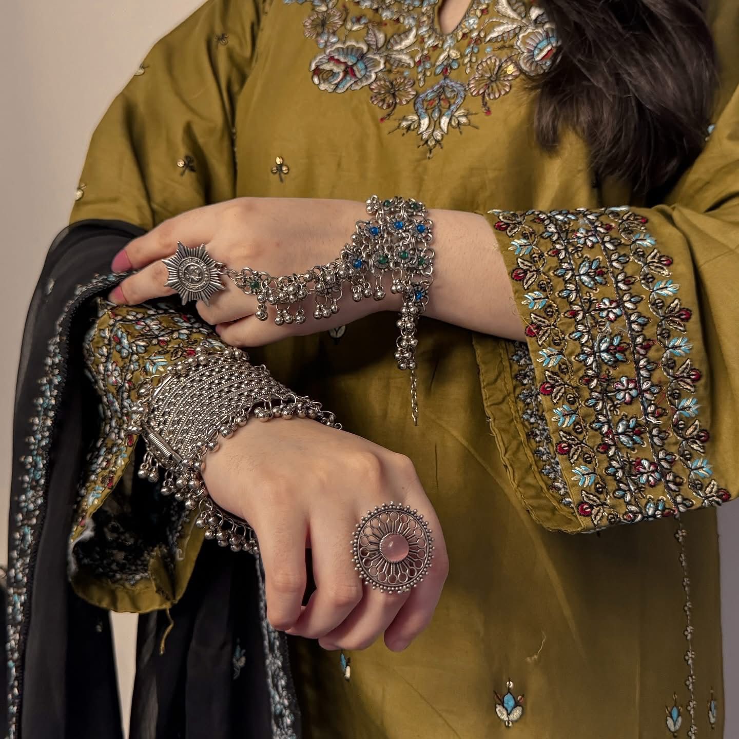 Mehandi Green 3 Piece Embroidered Lawn Suit – Heavy Embroidered Front, Sleeves & Ready-to-Wear Embroidered Dupatta